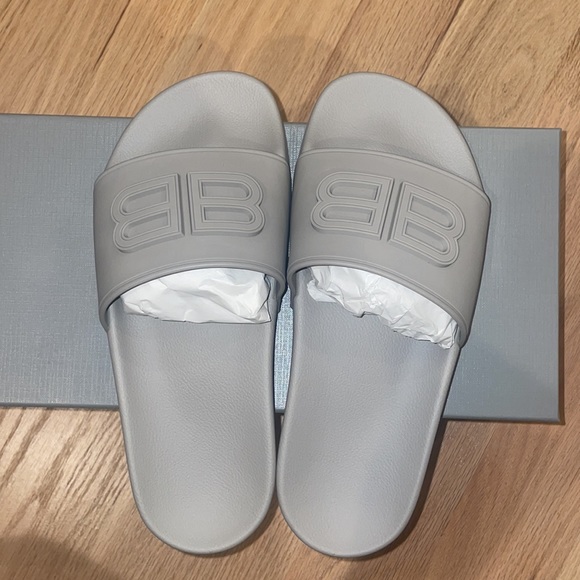 Balenciaga pool slide size 37 brand New - Picture 2 of 4